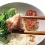 Das Rezepte für dieses schnelle japanische Gericht - Marinierter Lachs mit Paksoi - findest du bei Kochen oder Weltfrieden.